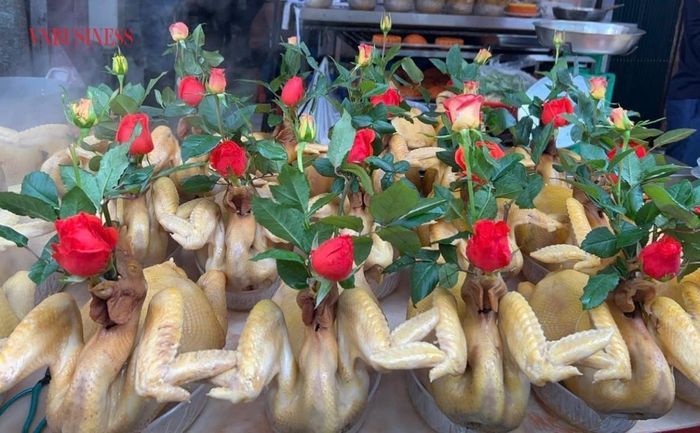Gà lễ ngậm hoa 