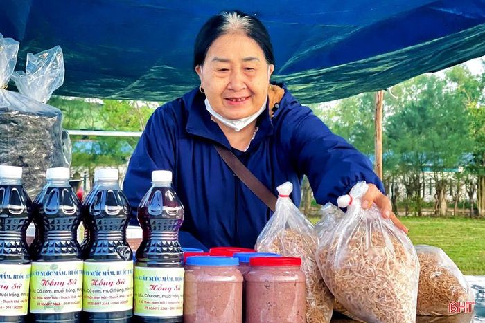  Sản phẩm "nhà làm" cũng trở thành mặt hàng bán chạy tại nhiều phiên chợ. 