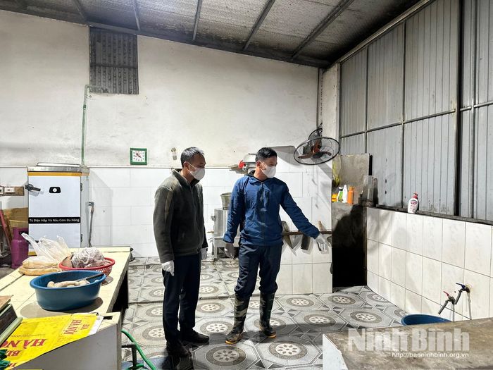 Khu vực giết mổ của các hộ dân được đầu tư lát gạch men, vệ sinh tiêu độc khử trùng thường xuyên để đảm bảo an toàn dịch bệnh.