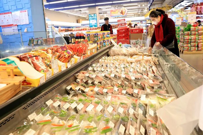 Gian hàng thực phẩm tươi sống cũng được tăng cường đáp ứng nhu cầu.