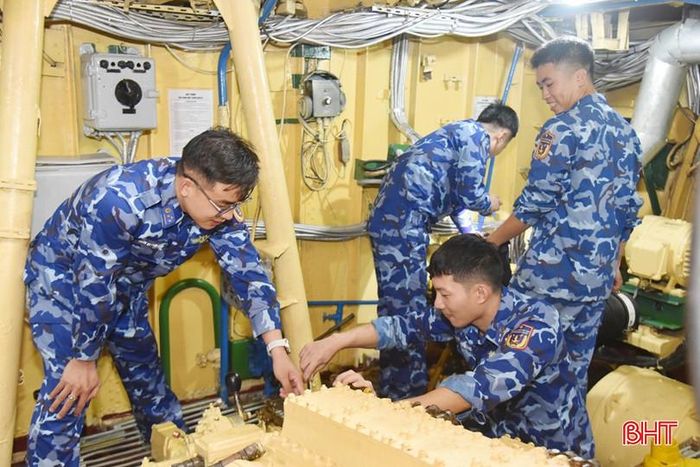 CBCS kiểm tra máy móc, trang thiết bị để đảm bảo an toàn tuyệt đối trong suốt hải trình dài.