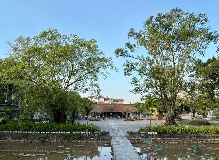 Chùa Chuông là điểm dừng chân không thể thiếu của du khách khi đến Hưng Yên. Ảnh: Phương Lan - TTXVN