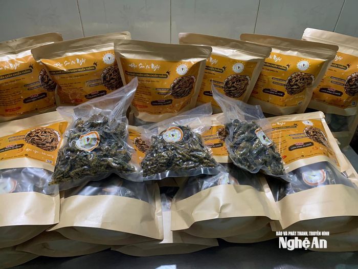 Sản phẩm lươn chiên giòn. Ảnh: T.P