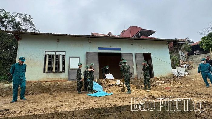 Việc xây dựng doanh trại, sở chỉ huy tiền phương cũng được gấp rút thực hiện.
