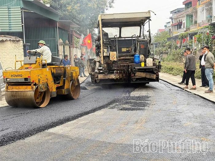 Trải thảm asphalt, Dự án nâng cấp, cải tạo các tuyến đường nội thị Hùng Sơn, xã Lâm Thao với tổng mức đầu tư trên 10 tỷ đồng.
