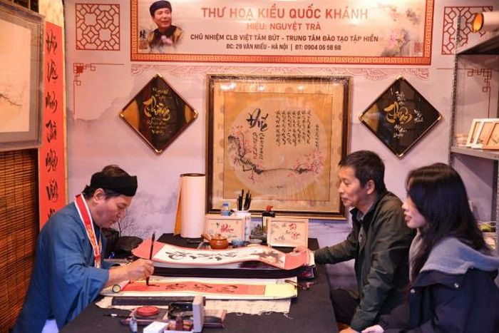 Xin chữ ngày xuân trong Hội chữ Xuân Bính Ngọ 2026.