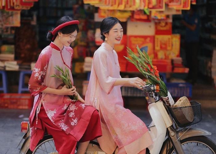 Tục chọn giờ đẹp, hướng tốt để xuất hành được hy vọng sẽ mang lại một năm mới thuận lợi. Ảnh: ZNews