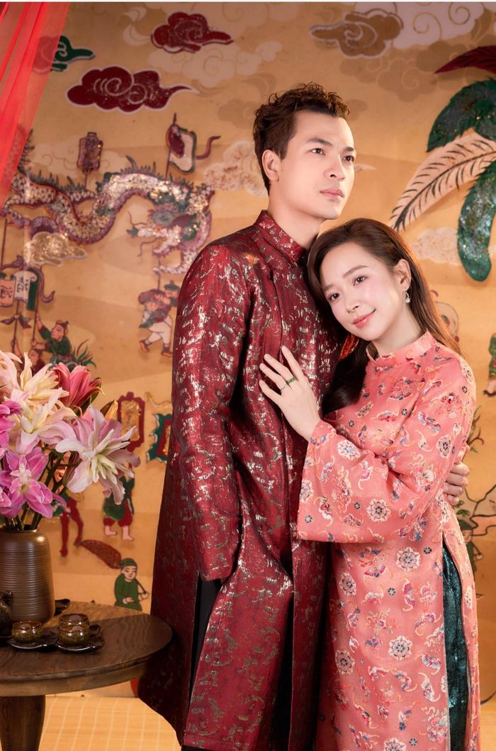 Diễn viên Kim Oanh chia sẻ khoảnh khắc bên chồng - diễn viên Tuấn Việt - trước thời khắc chuyển giao năm mới, gửi lời chúc 2026 rực rỡ và an bình đến mọi người.