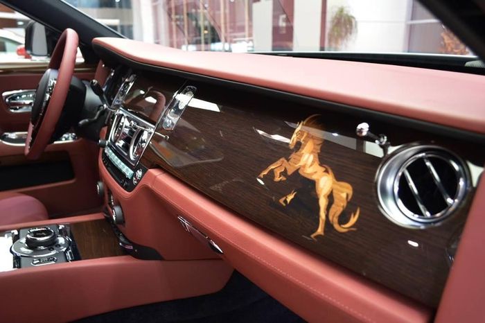 Vào năm Giáp Ngọ 2014, Rolls-Royce đã ra mắt chiếc Ghost Majestic Horse Collection. Hình tượng con ngựa được trang trí trên bảng taplo, tựa đầu, đường coachline...