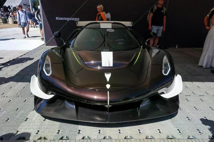 Được phát triển từ Jesko Attack, Koenigsegg Sadair’s Spear sở hữu gói ngoại thất khí động học mạnh mẽ hơn với mức giá khởi điểm từ 5,2 triệu USD.
