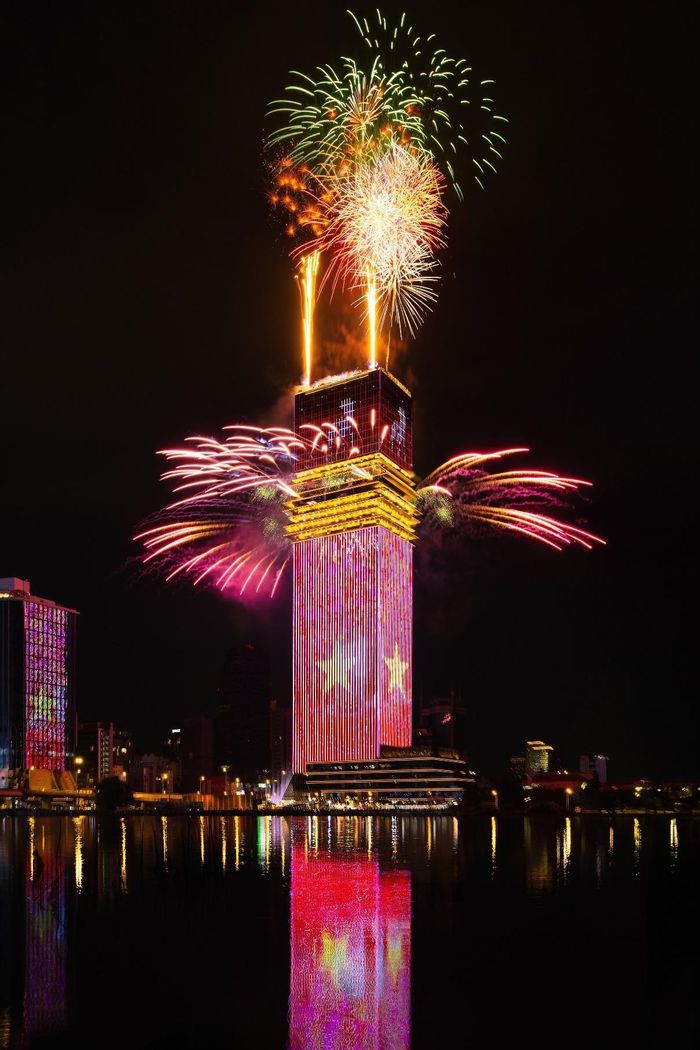 Như những màn pháo hoa tại Taipei 101 hay Burj Khalifa, khoảnh khắc tại Saigon Marina IFC khẳng định vị thế và khát vọng hội nhập toàn cầu của TP.HCM.