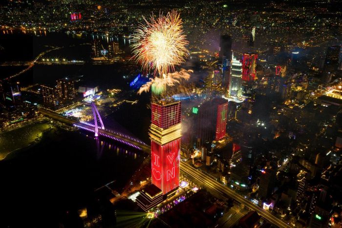 Saigon Marina IFC rực sáng trong đêm Giao thừa 2026, trở thành tâm điểm trình diễn pháo hoa và ánh sáng giữa trung tâm TP.HCM.