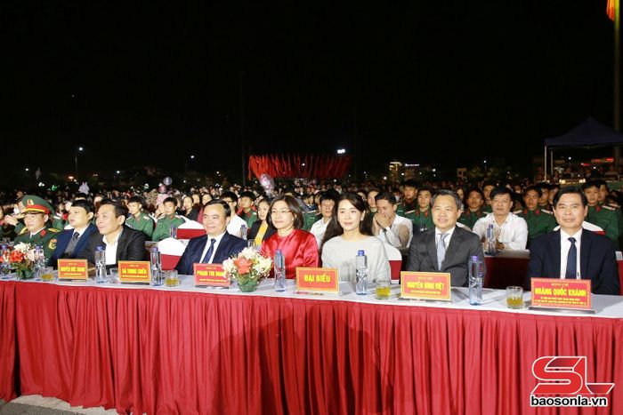 Các đại biểu dự Chương trình nghệ thuật.