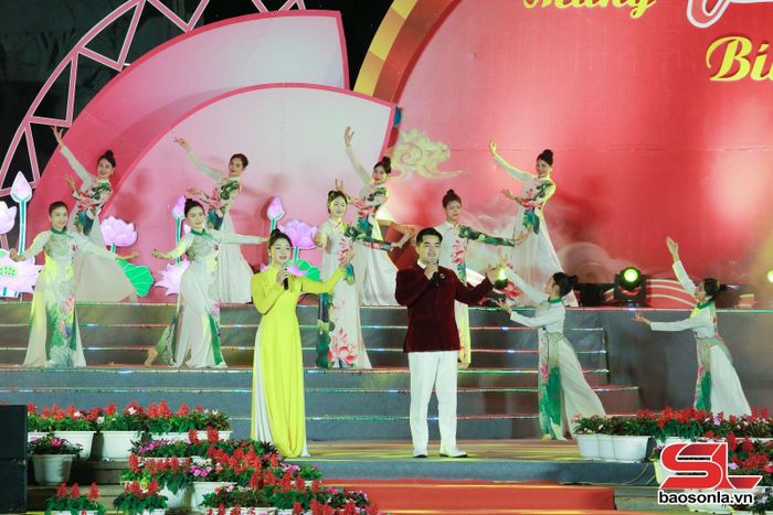 Chương trình nghệ thuật “Sơn La - Khúc ca chào Xuân”.