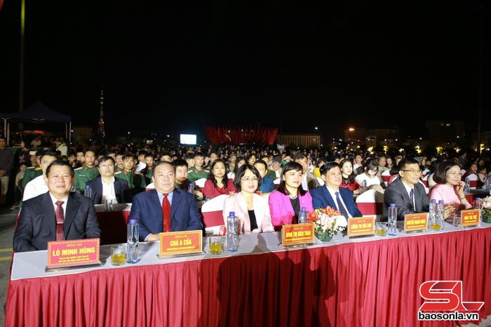 Các đại biểu dự Chương trình nghệ thuật.