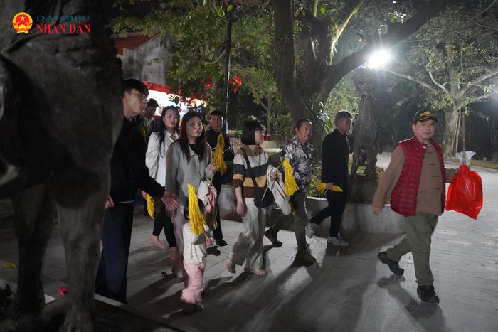 Hội Gióng đền Sóc Sơn là một lễ hội lớn với sự tham gia của nhiều làng lân cận trong vùng và được người dân chuẩn bị chu đáo từ rất sớm