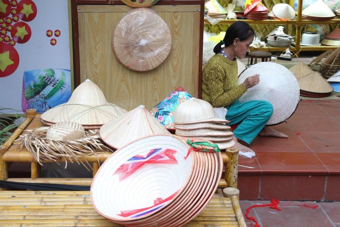 Giữa guồng quay hiện đại, làng Chuông như một khoảng lặng thân thương, nơi lưu giữ hồn quê và mang đến cho mỗi người cảm giác an yên trong những ngày đầu năm mới.