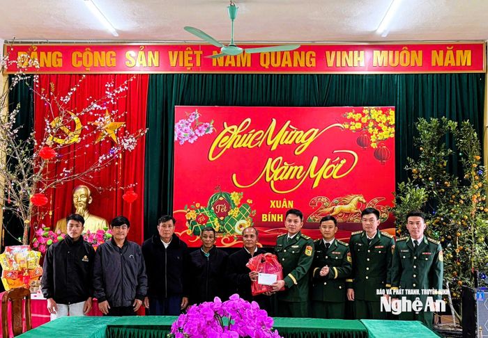 Hoạt động thắm tình hữu nghị nơi biên giới Việt Nam - Lào những ngày đầu Xuân Bính Ngọ 2026. Ảnh: LT