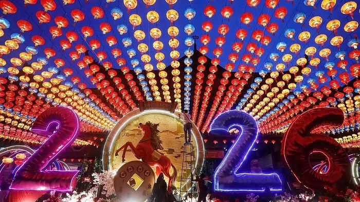Mọi người cầu mong thế giới năm 2026 đoàn kết, hòa bình và thịnh vượng. Ảnh: AP