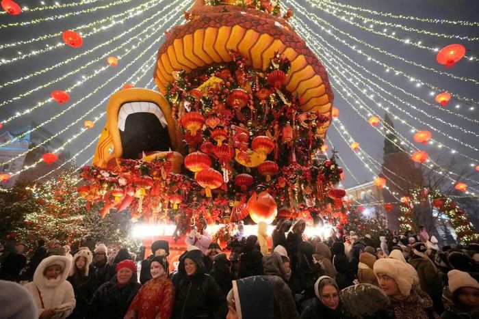 Lễ hội Tết Nguyên đán tại Quảng trường Manezhnaya ở Moscow, Nga. AP