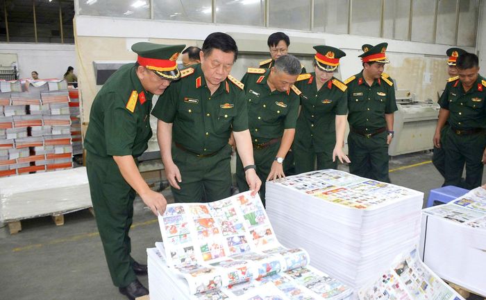 Đại tướng Nguyễn Trọng Nghĩa, Ủy viên Bộ Chính trị, Bí thư Trung ương Đảng, Ủy viên Thường vụ Quân ủy Trung ương, Chủ nhiệm Tổng cục Chính trị thăm, kiểm tra các cơ quan, đơn vị thuộc Tổng cục Chính trị tại TP Hồ Chí Minh. Ảnh: NGUYỄN TRUNG TRỰC