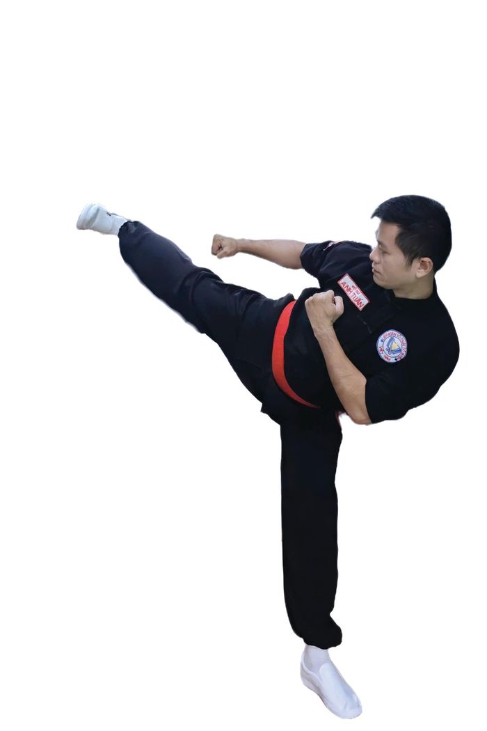 Võ sư Đỗ Anh Tuấn - Môn phái Thiếu Lâm Tây Sơn biểu diễn cước pháp: Hồi Mã Cước.