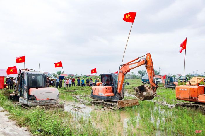 Xã Gia Hanh thực hiện chuyển đổi ruộng đất chuẩn bị cho vụ xuân 2026. Ảnh: Thái Oanh