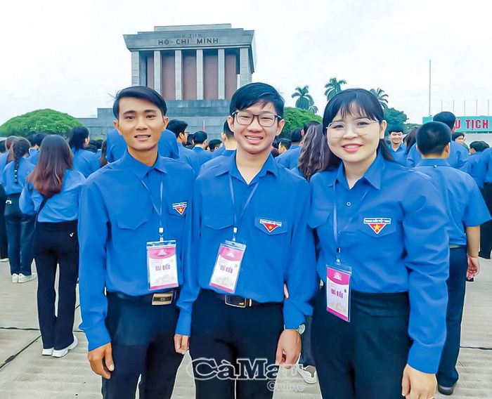 Anh Phạm Minh Ðương (bìa trái) tham dự Ngày hội Thanh niên tiên tiến làm theo lời Bác tại Hà Nội năm 2023.