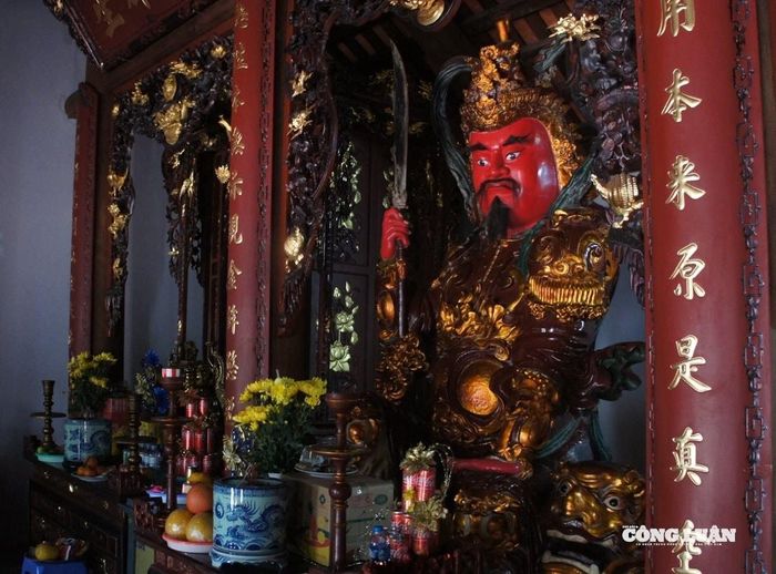 Những pho tượng cổ với kích thước lớn