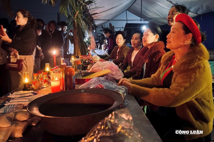 Phiên chợ Âm Dương diễn ra duy nhất 1 lần trong năm vào đêm mùng 4, rạng sáng mùng 5 tháng Giêng (âm lịch).
