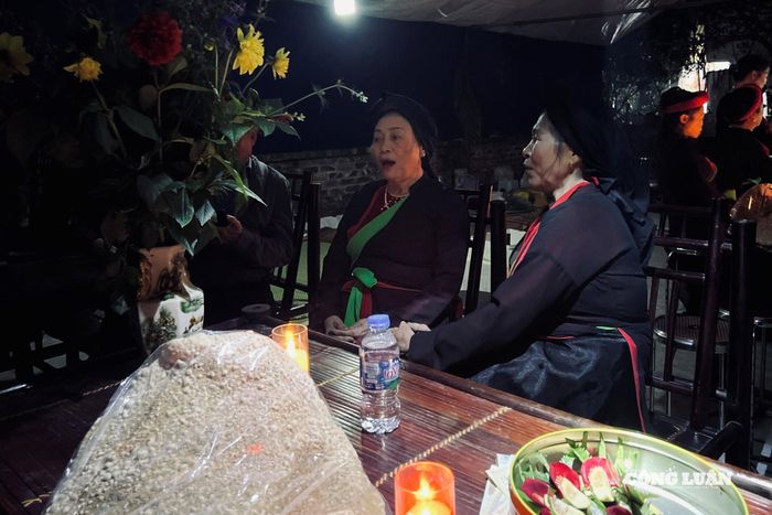 Hát quan họ tại phiên chợ Âm Dương.