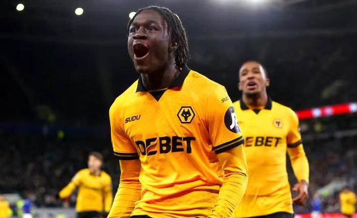 Sao mai 18 tuổi là mục tiêu của cả MU và Liverpool.
