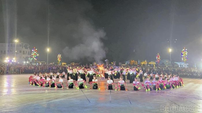 Xòe là nét văn hóa không thể thiếu của người Thái Mường Lò trong mỗi dịp lễ, Tết và những ngày hội xuân rộn ràng.