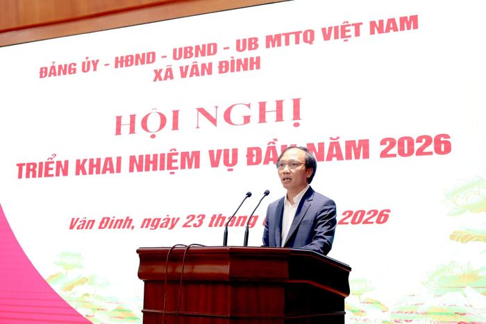 Chủ tịch UBND xã Nguyễn Ngọc Điệp phát biểu. Ảnh: Lại Tấn
