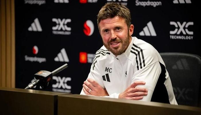 Người hâm mộ chờ đợi đội hình Quỷ đỏ đấu Everton.