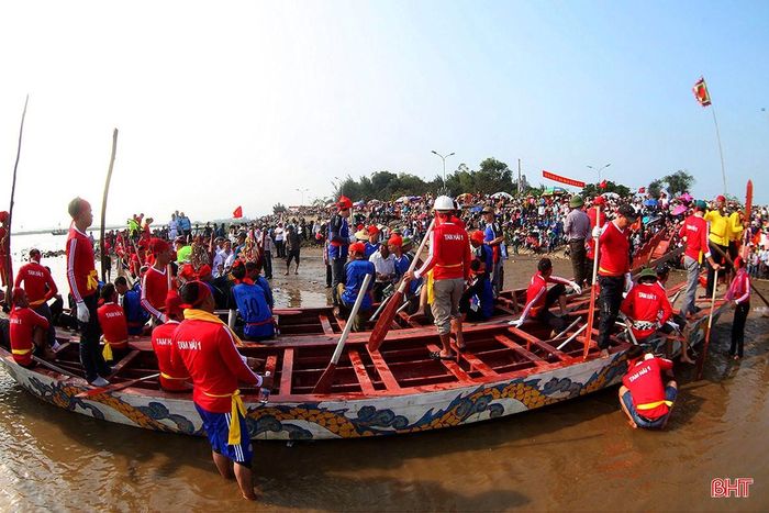  Các hoạt động văn hóa, thể thao gắn với lễ hội đền Chế Thắng phu nhân Nguyễn Thị Bích Châu. Ảnh tư liệu. 