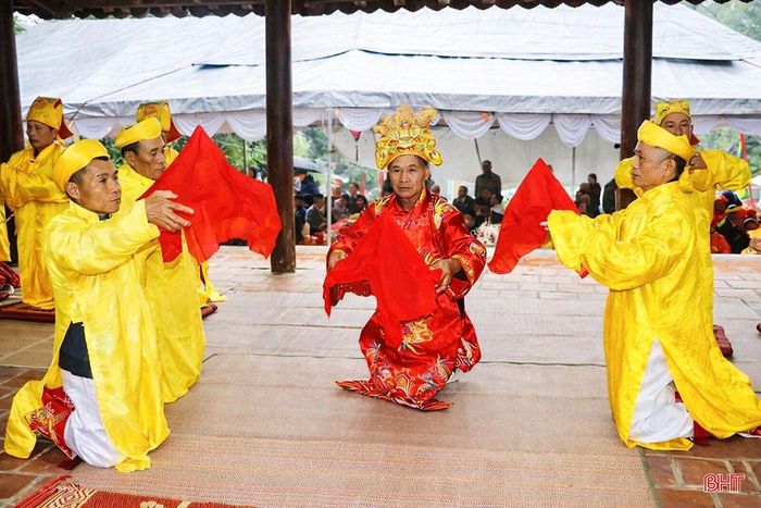 Nghi thức tế lễ tại lễ hội báo ân Đô đài Bùi Cầm Hổ (phường Nam Hồng Lĩnh).