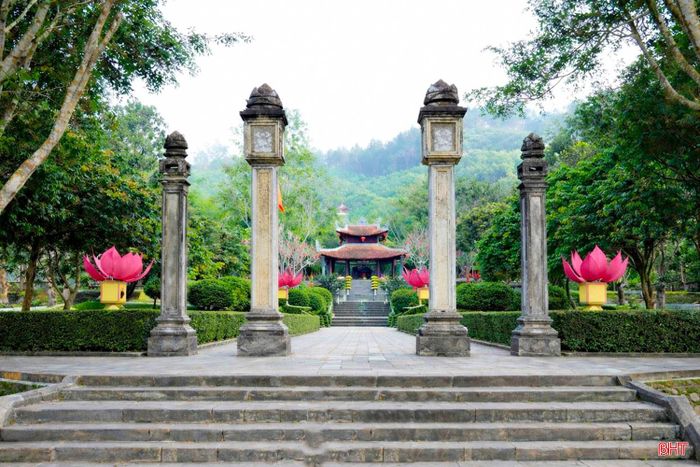 Di tích lịch sử mộ và khu lưu niệm Hải Thượng Lãn Ông (xã Hương Sơn) được xếp hạng di tích quốc gia đặc biệt vào năm 2024.