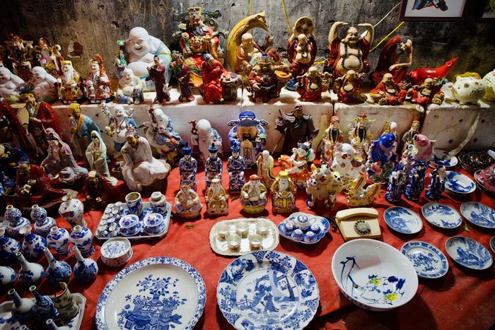 Nhiều người cho rằng, chỉ cần mua một món đồ nhỏ ở chợ Viềng đầu năm cũng mang ý nghĩa lấy may, cầu cho một năm mới hanh thông.