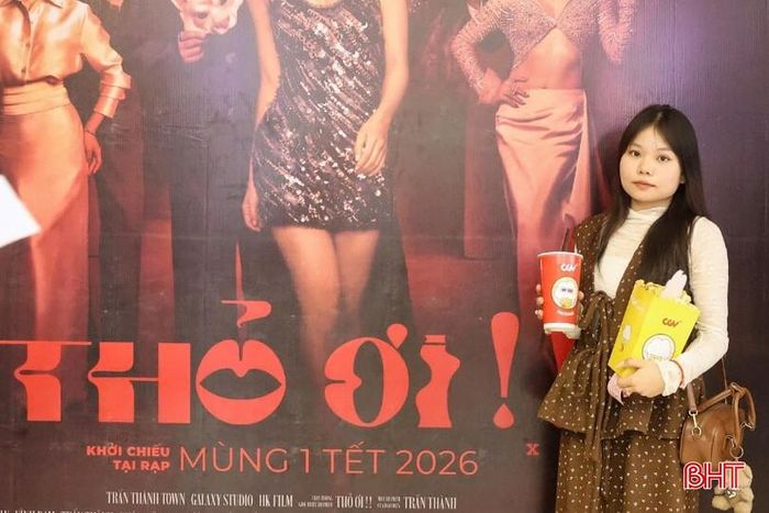 Chị Nguyễn Thùy Dung đặt mua vé online qua ứng dụng MoMo 2 ngày trước khi xem để có vị trí ghế đẹp.