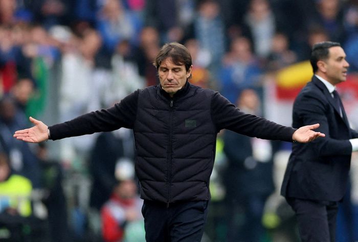  Napoli sớm dừng chân tại Champions League. Ảnh: Reuters. 