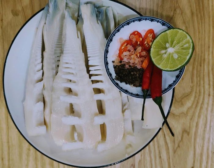 Măng vầu chấm muối ớt hạt dổi