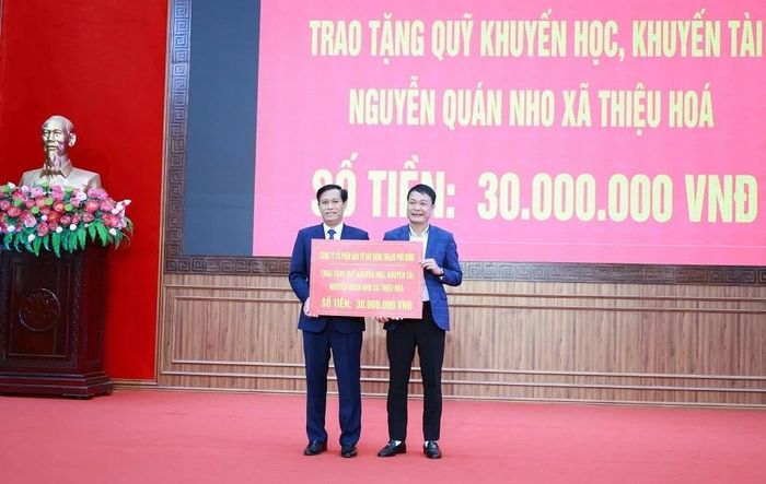 Các tổ chức, cá nhân ủng hộ Quỹ Khuyến học, khuyến tài Nguyễn Quán Nho.
