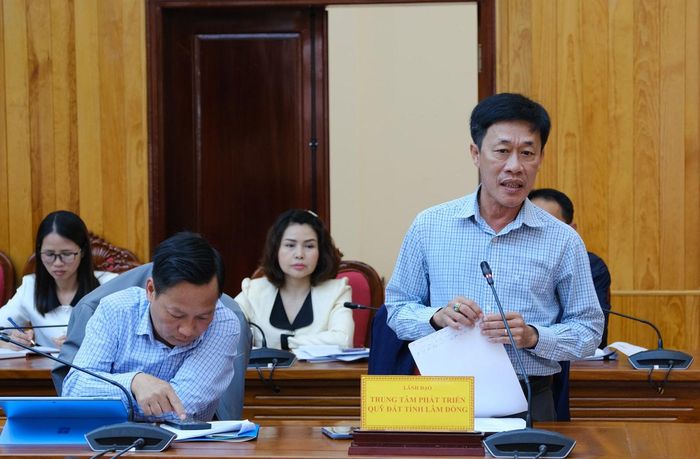Lãnh đạo Trung tâm Phát triển quỹ đất tỉnh Lâm Đồng báo cáo tình hình tổ chức bộ máy và triển khai nhiệm vụ chuyên môn