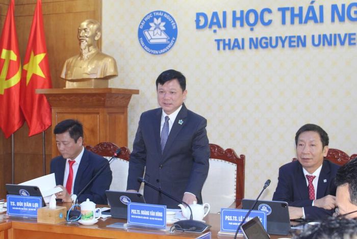 PGS.TS Hoàng Văn Hùng, Giám đốc Đại học Thái Nguyên phát biểu tại Hội nghị.