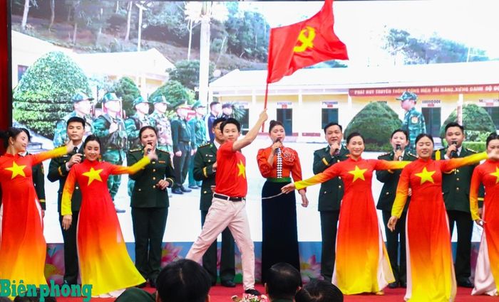 Một tiết mục văn nghệ đặc sắc biểu diễn tại hội nghị. Ảnh: Thanh Xuân