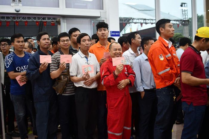 Cử tri là cán bộ, công nhân, kỹ sư thuộc Liên doanh Việt - Nga Vietsovpetro hân hoan đi bầu cử