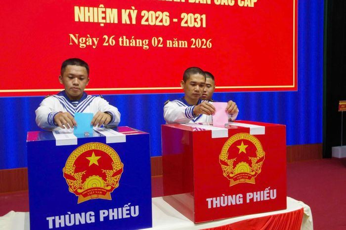 Khu vực bỏ phiếu số 3 thuộc Ủy ban Bầu cử xã Long Sơn, với khoảng 450 cử tri là cán bộ, chiến sĩ Tiểu đoàn DK1, Lữ đoàn 125 và Bộ Tư lệnh Vùng 2 Hải quân; địa điểm tại Bộ Tư lệnh Vùng 2 Hải quân (thôn 2, xã Long Sơn).