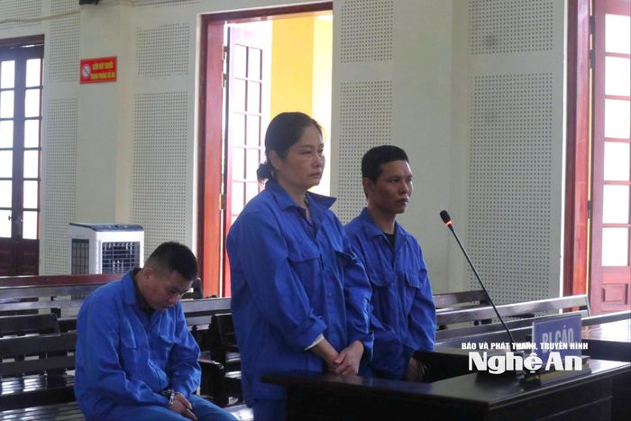 Hai bị cáo tại phiên tòa. Ảnh: Trần Vũ