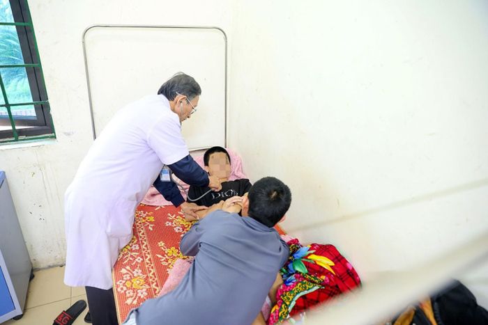  Bác sĩ Trần Hậu Anh chọn lĩnh vực tâm thần, nơi mà người bệnh không chỉ đau ở cơ thể mà còn chênh vênh trong chính tâm trí mình. 